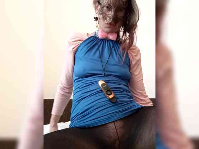 SexyMilfMom4VOYERS webcam