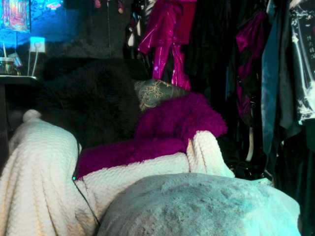  miss-asmodeus chat room