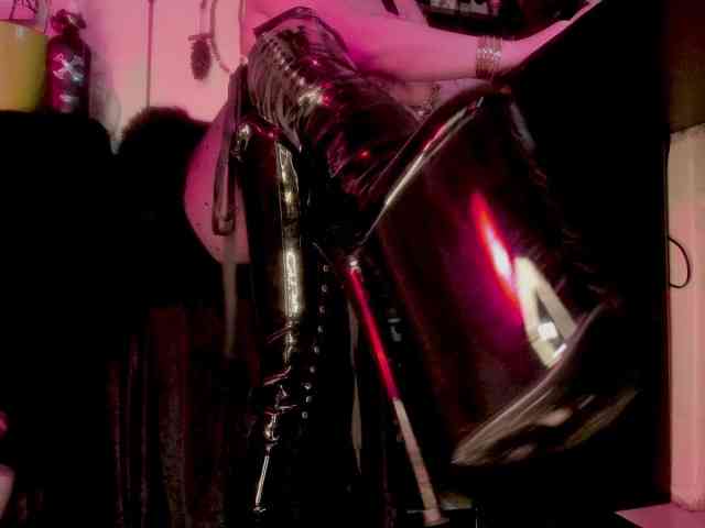 miss-asmodeus webcam