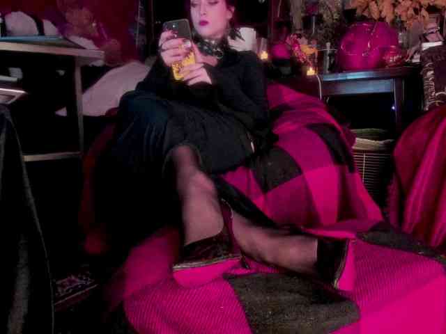 miss-asmodeus webcam