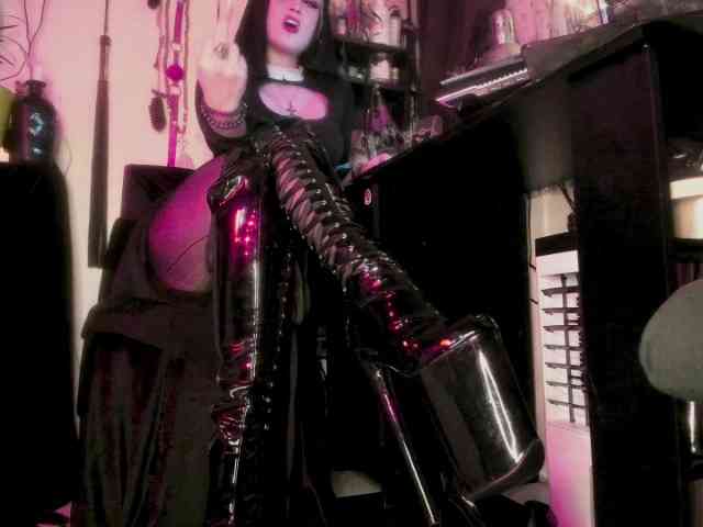 miss-asmodeus webcam