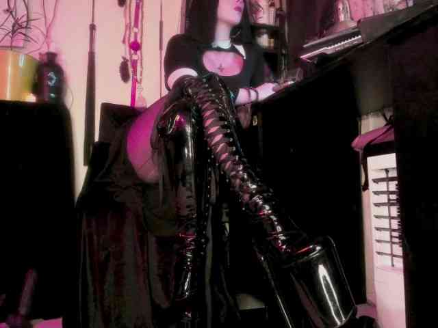 miss-asmodeus webcam