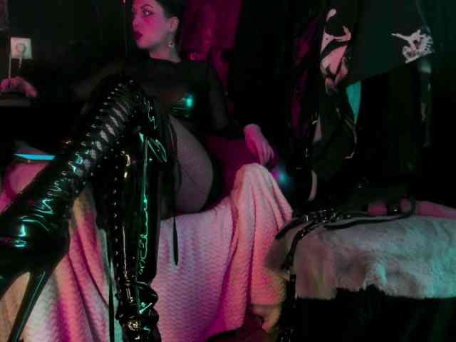 miss-asmodeus webcam