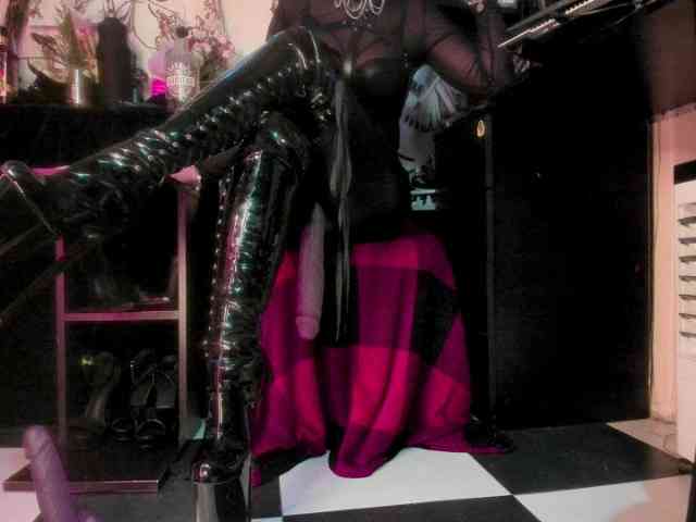 miss-asmodeus webcam