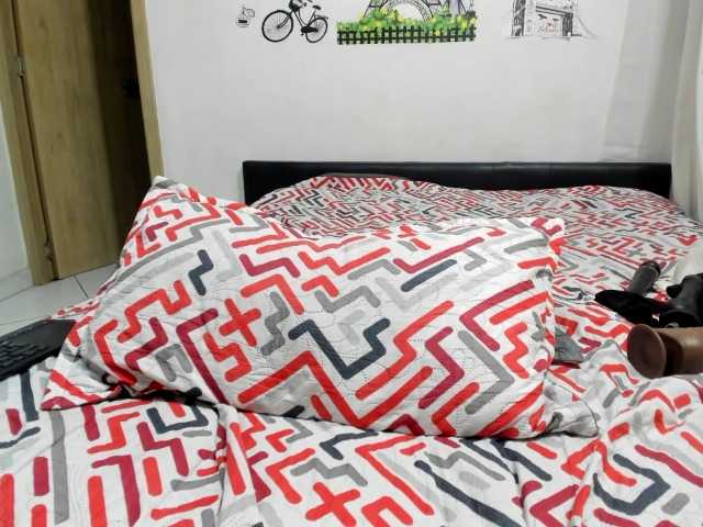 carlos-diana's BongaCams show and profile