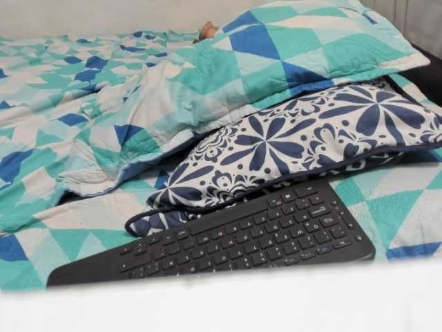 carlos-diana's BongaCams show and profile