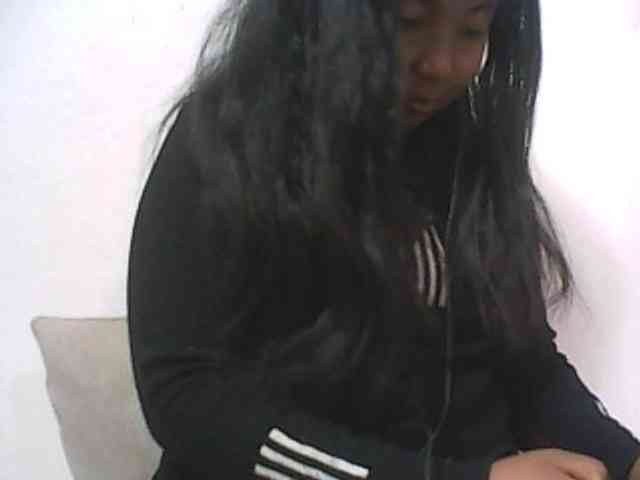 Lionchica (23, Black Cam Girl) performing ass fucking.