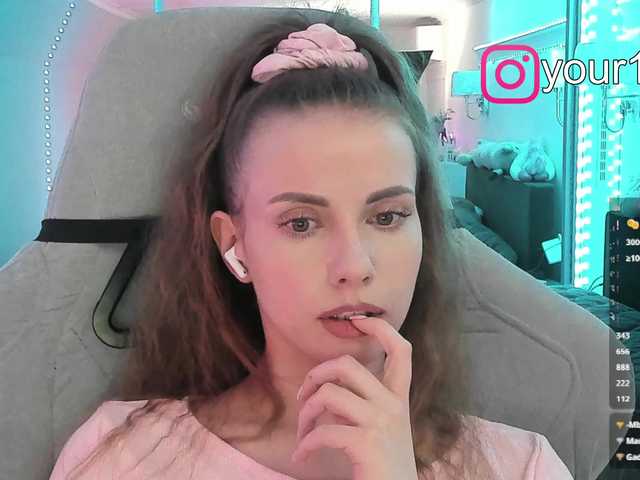 -VikkiL0vesCheese-'s BongaCams show and profile