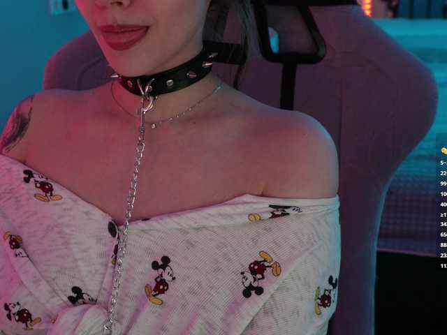 -VikkiL0vesCheese-'s BongaCams profile