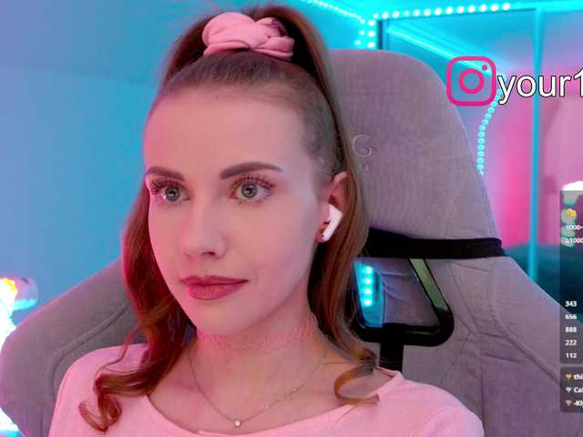 -VikkiL0vesCheese-'s BongaCams show and profile