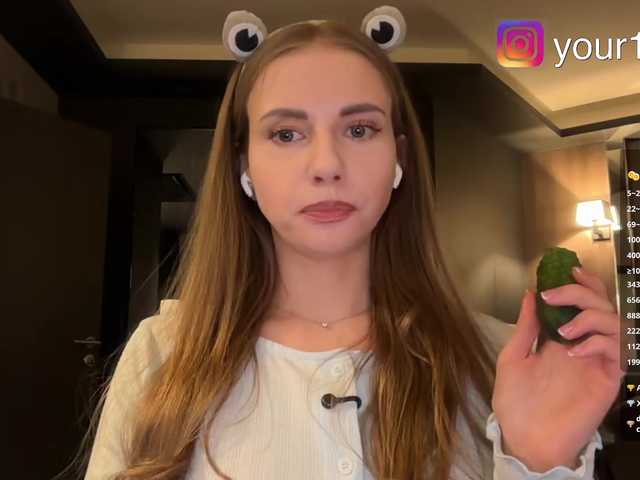 -VikkiL0vesCheese-'s BongaCams show and profile