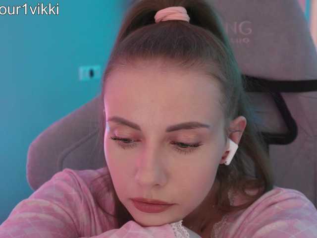 -VikkiL0vesCheese-'s BongaCams show and profile