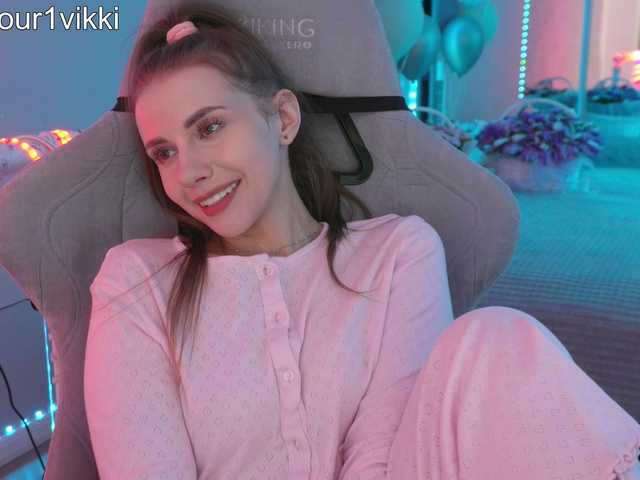 -VikkiL0vesCheese-'s BongaCams profile