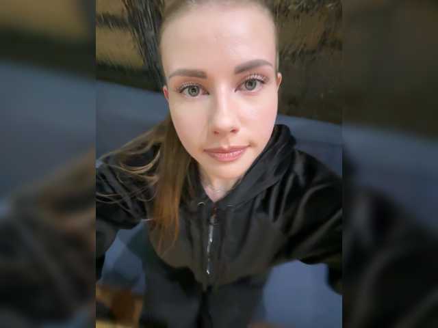 Sex chat gratuit in direct cu -VikkiL0vesCheese- pe BongaCams