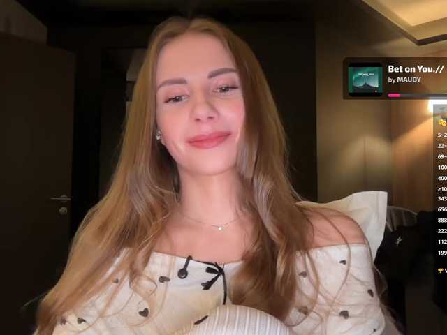 -VikkiL0vesCheese-'s BongaCams show and profile