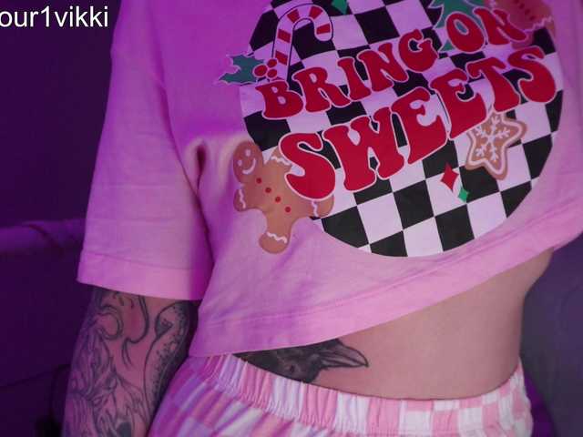 -VikkiL0vesCheese-'s BongaCams show and profile