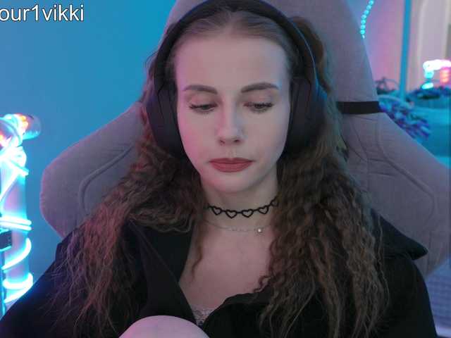 -VikkiL0vesCheese-'s BongaCams show and profile