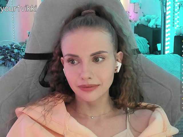 -VikkiL0vesCheese-'s BongaCams profile