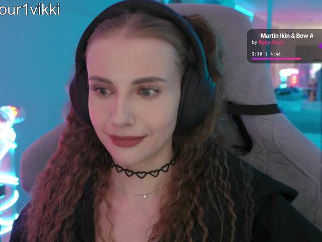 -VikkiL0vesCheese-'s BongaCams profile