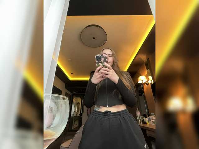 Sex chat gratuit in direct cu -VikkiL0vesCheese- pe BongaCams