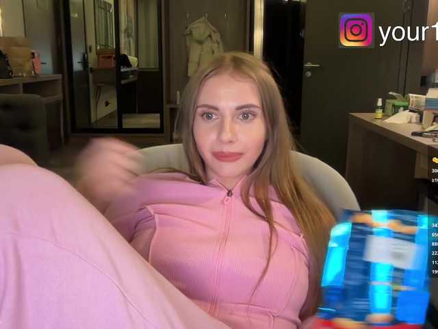 -VikkiL0vesCheese- from BongaCams