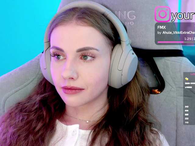 VikkiExtraCheese webcam