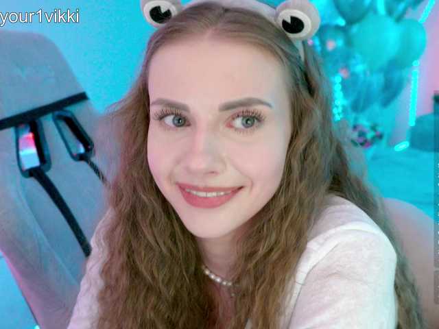 -VikkiL0vesCheese-'s BongaCams show and profile