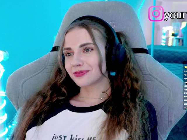 go to chat with VikkiExtraCheese