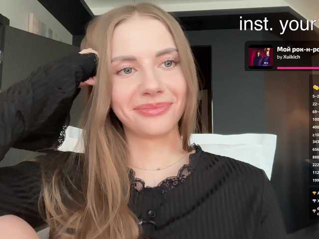 -VikkiL0vesCheese-'s BongaCams show and profile