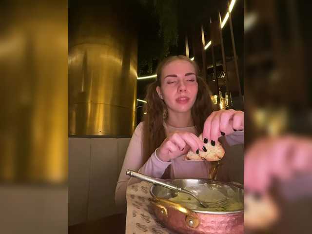 Sex chat gratuit in direct cu -VikkiL0vesCheese- pe BongaCams