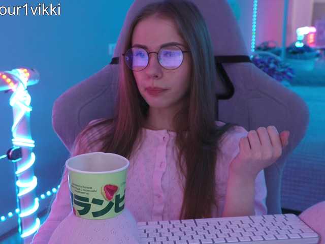 -VikkiL0vesCheese-'s BongaCams show and profile