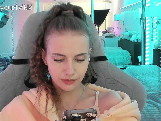 -VikkiL0vesCheese-'s BongaCams profile