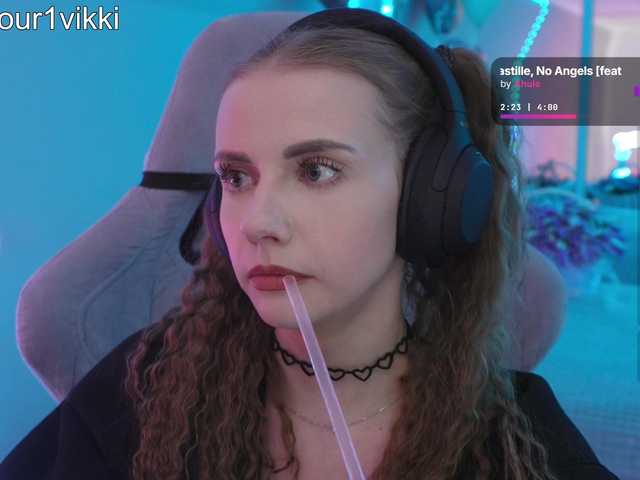 -VikkiL0vesCheese-'s BongaCams show and profile