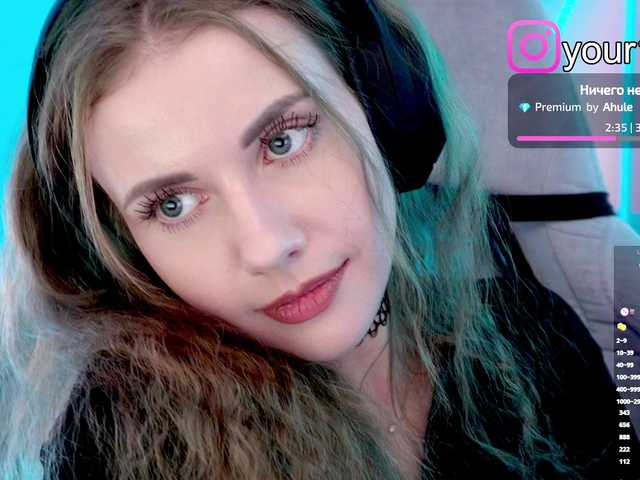 -VikkiL0vesCheese- from BongaCams