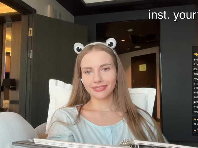 -VikkiL0vesCheese-'s BongaCams show and profile