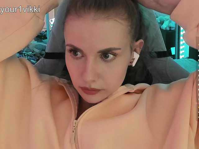 -VikkiL0vesCheese-'s BongaCams show and profile