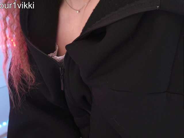 -VikkiL0vesCheese-'s BongaCams show and profile