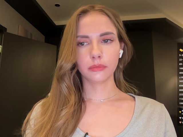 VikkiExtraCheese webcam