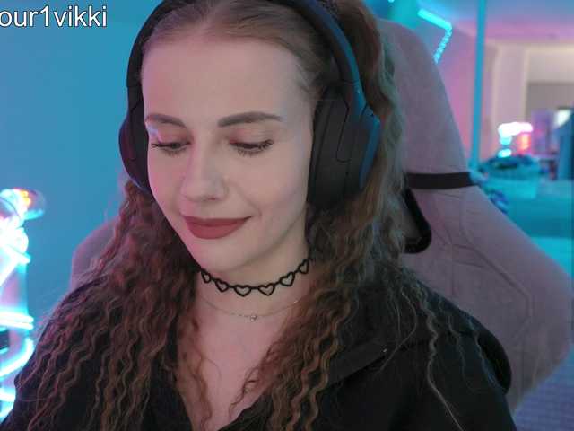 -VikkiL0vesCheese-'s BongaCams profile