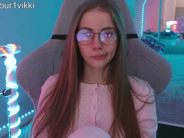 -VikkiL0vesCheese-'s BongaCams show and profile