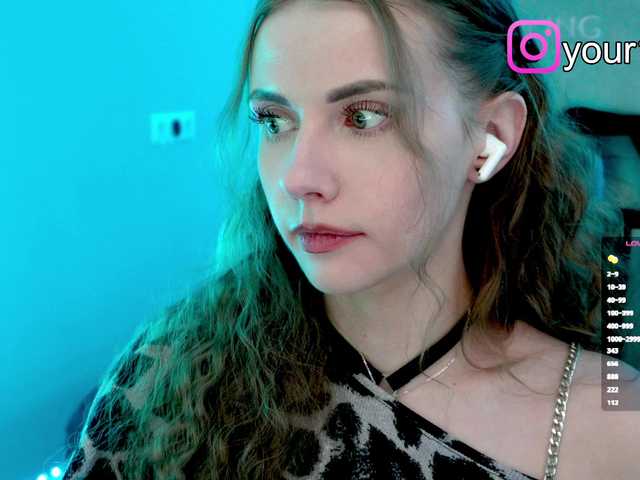 Sex chat gratuit in direct cu -VikkiL0vesCheese- pe BongaCams