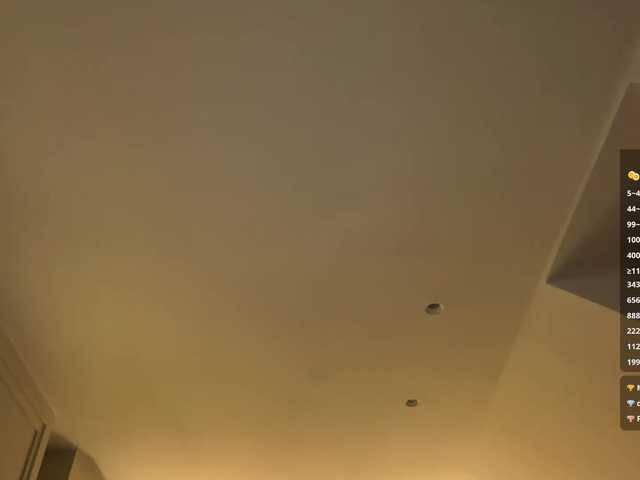  -VikkiL0vesCheese- chat room