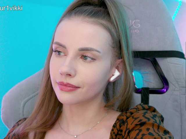 -VikkiL0vesCheese-'s BongaCams show and profile