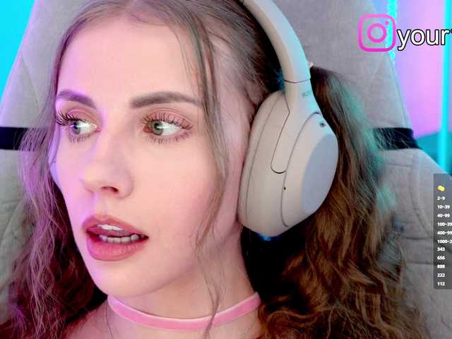 -VikkiL0vesCheese- from BongaCams