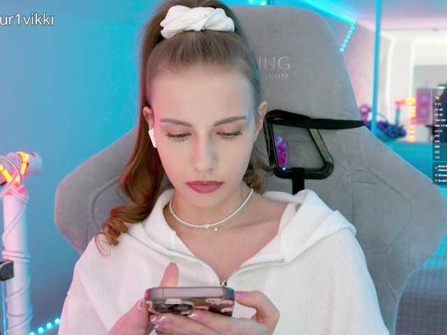 -VikkiL0vesCheese-'s BongaCams show and profile