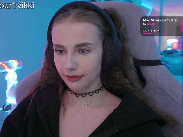 -VikkiL0vesCheese-'s BongaCams profile