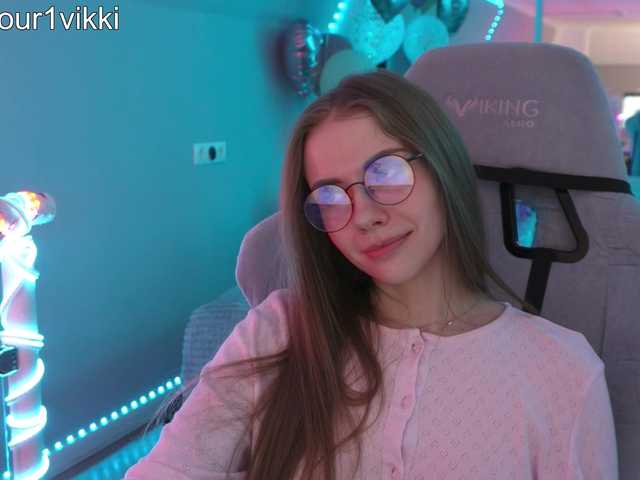 -VikkiL0vesCheese-'s BongaCams profile