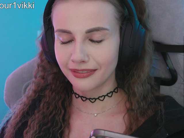 -VikkiL0vesCheese-'s BongaCams profile