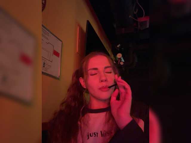 -VikkiL0vesCheese- from BongaCams