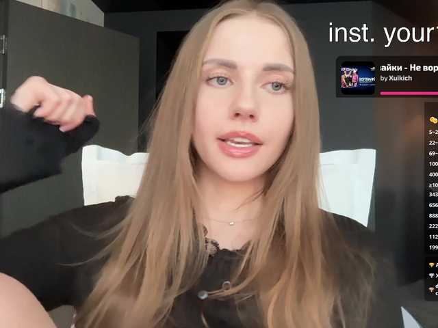 -VikkiL0vesCheese-'s BongaCams show and profile